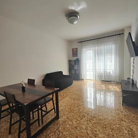 Apartment Per Uso Turistico Via Manfredo Camperio 11 *
