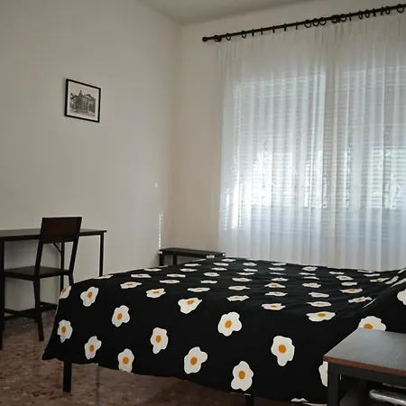 Large In Garbatella Near The Center Of Apartment Rom